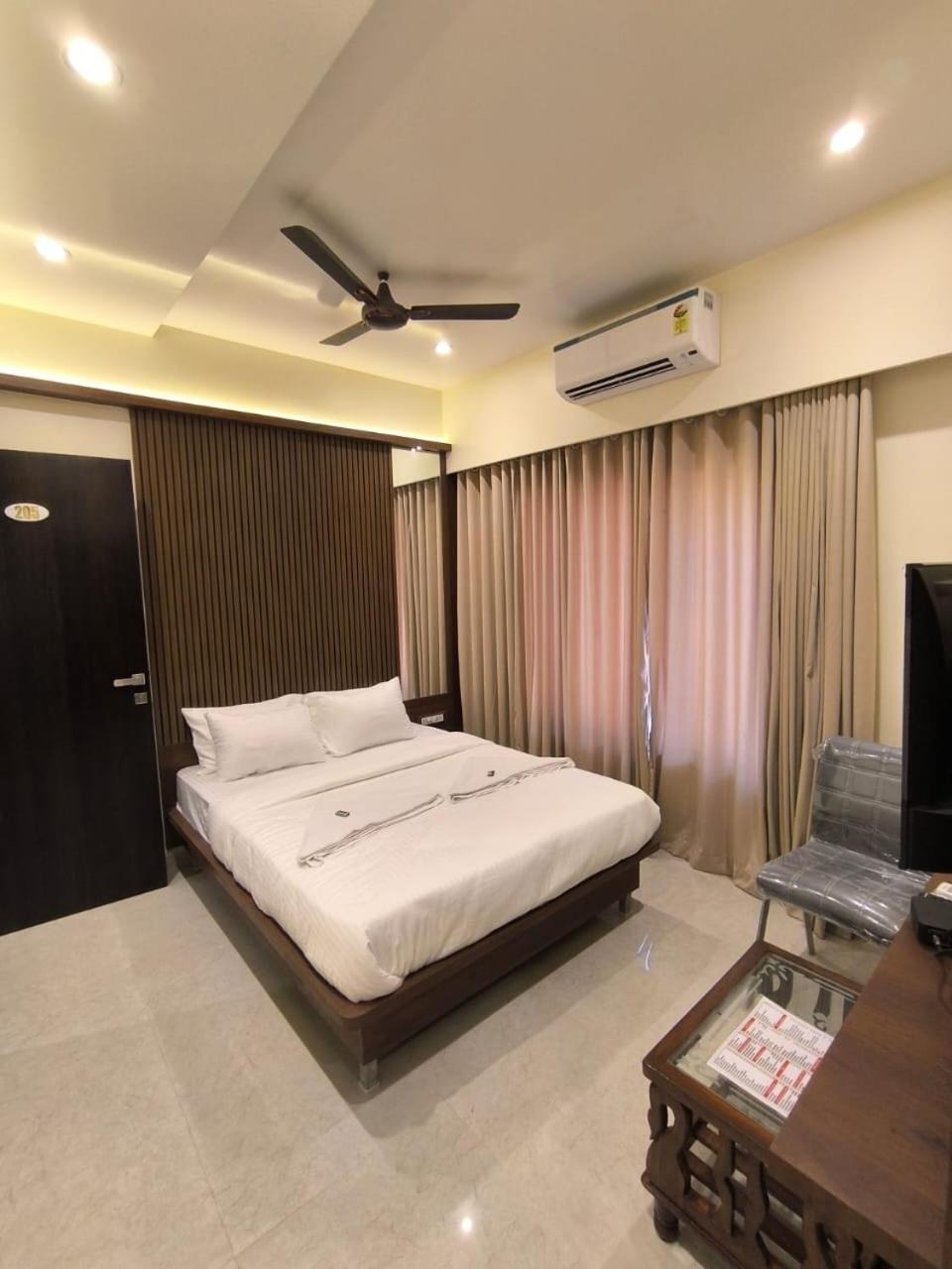 Hotel Sharan Residency Navi Mumbai Exterior foto